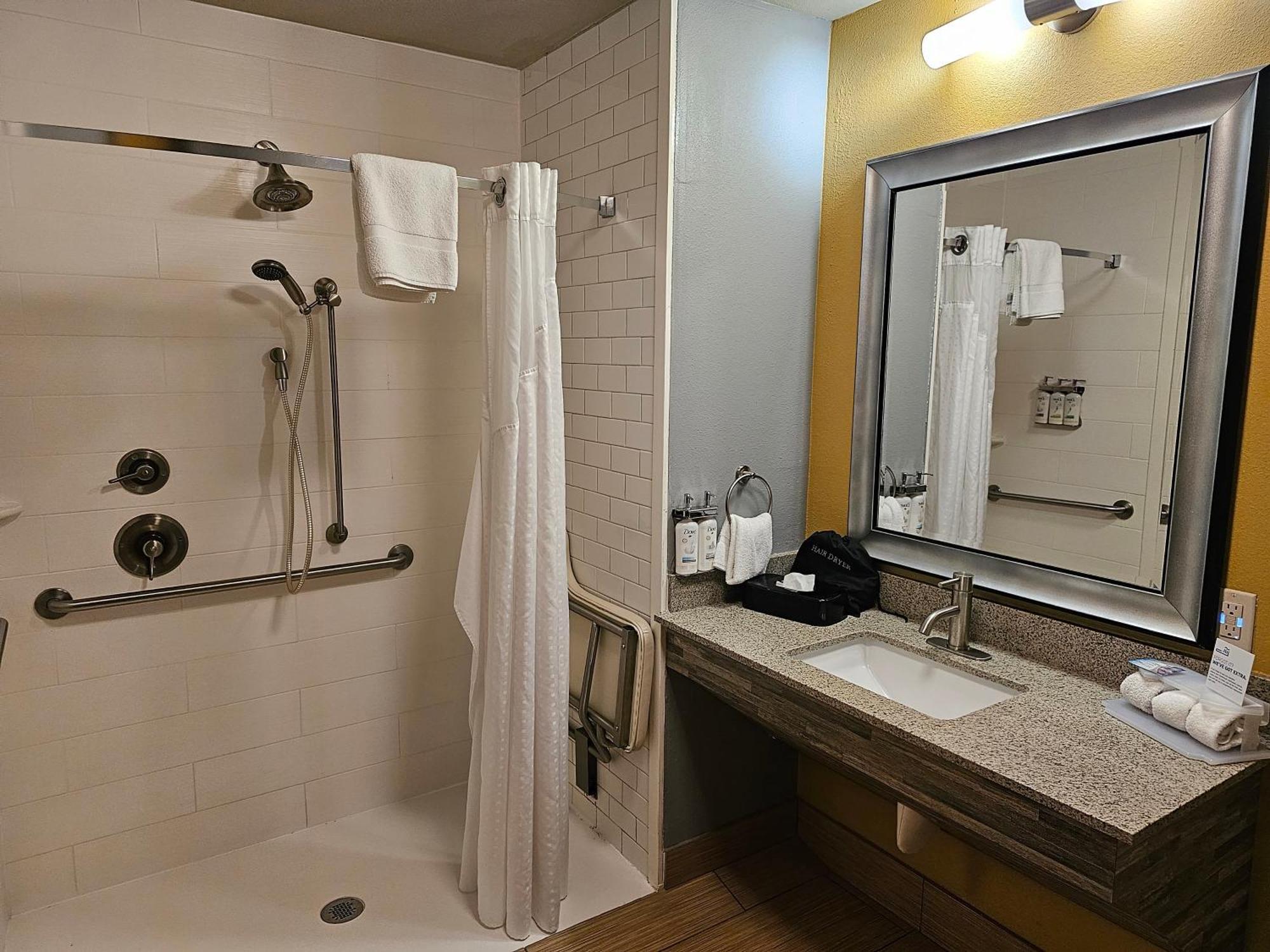 Holiday Inn Express & Suites Perry-National Fairground Area By Ihg Экстерьер фото