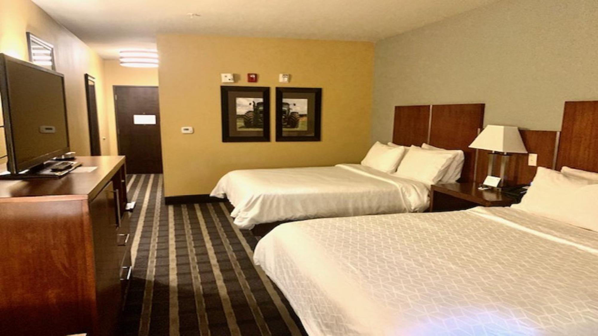 Holiday Inn Express & Suites Perry-National Fairground Area By Ihg Экстерьер фото